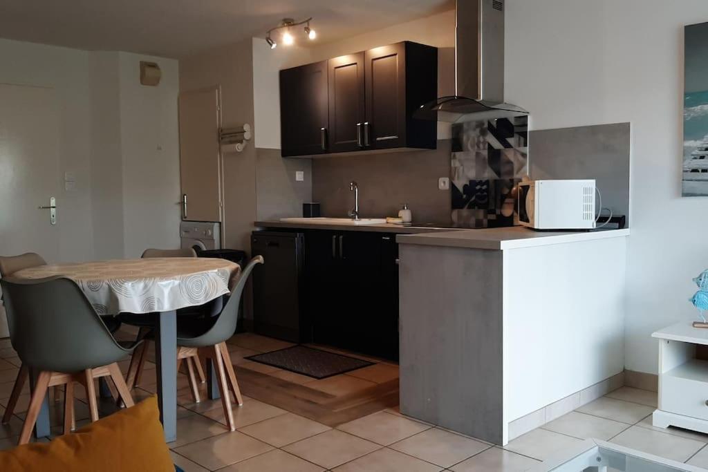 Hyper Centre De Sarzeau, Grand Appartement Au Calme Avec Jardinet エクステリア 写真